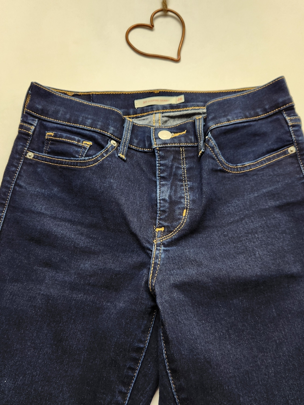 ⭐️NWOT Classic Levi’s 311 Shaping Skinny Jeans Mid Rise Dark Wash Minimalist 26